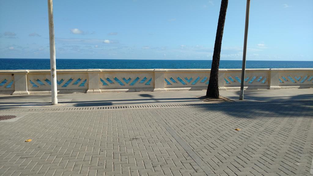Flat Na Avenida Oceanica 公寓 *